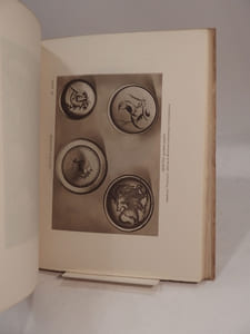 Exposition internationale des Arts décoratifs et industriels modernes Paris 1925. Rapport général présenté au nom de M. Fernand David par M. Paul Léon. VOLUME 5 : Section artistique et technique : Accessoires du Mobilier (Classes 9 à 12).