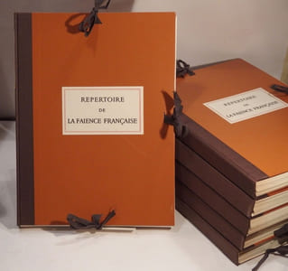 Répertoire de la faïence française. Publié à l'occasion de l'Exposition rétrospective de la Faïence Française au Musée des Arts Décoratifs [...].