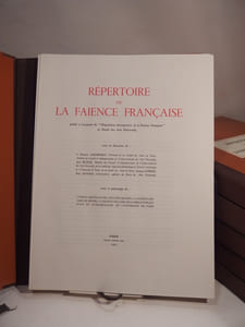 Répertoire de la faïence française. Publié à l'occasion de l'Exposition rétrospective de la Faïence Française au Musée des Arts Décoratifs [...].