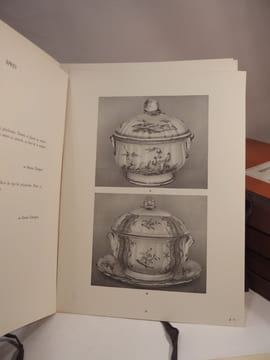 Répertoire de la faïence française. Publié à l'occasion de l'Exposition rétrospective de la Faïence Française au Musée des Arts Décoratifs [...].. ...