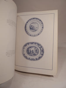 La Faïence de Moustiers. Ouvrage orné de 88 placnhes dont 36 en couleurs. / The Artistice Faiences of Moustiers. With 88 plates, 36 color plates.