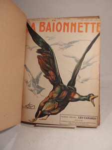 A coups de baïonnette. 330 dessins en noir et en couleurs de Gus Bofa, Cappiello, Guillaume, Henriot, Iribe, Léandre, Poulbot, Willette, Zislin, etc. : Les Canards, La Question des Loyers, Nos amis les Russes, Les Fräulein, Les Pacifistes, Les Gendarmes, C'est la Guerre, La Guerre et les Femmes, Le Communiqué de 15 Heures, Les Bourreaux de Lille, Notre Soeur l'Italie, Un Mois à Potsdam, Nos Africains. (Tome 5.)