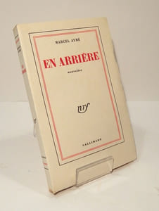 En arrière