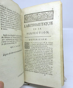 Larithmétique en sa perfection, mise en pratique selon lusage des financiers, gens de pratique, banquiers et marchands, contenant une ample & familière explication de ses principes tant en nombre entiers qu'en fractions. Un traité de géométrie pratique appliquée à l'arpentage et au toisé, tant des superficies que des corps solides. Et un traité d'arithmétique aux jetons. Un abrégé d'algèbre suivie des quantité de questions curieuses. Dernière édition corrigée et augmentée