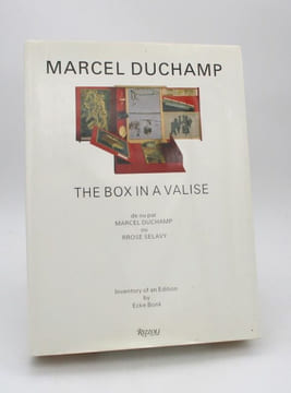 The Box in a valise de ou par Marcel Duchamp ou Rrose Selavy. [DUCHAMP (Marcel); BONK (Ecke)