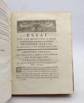 Essai sur les moulins à soie et Description d'un moulin propre à servir seul à l'organsinage et toutes les opérations du tord de la soie. LE PAYEN ...
