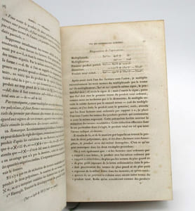 Éléments d'algèbre