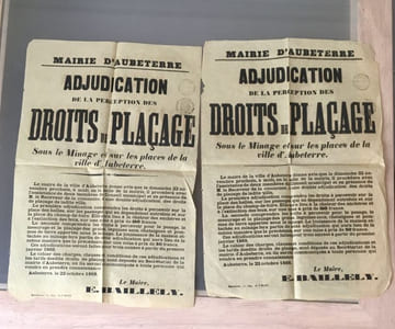2 affiches pour l'adjudication de la perception des droits de plaçage sous le minage et sur les places de la ville d'Aubeterre