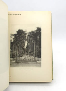 Le Château de Bagatelle : Étude historique et descriptive suivie d'une notice sur la roseraie. [QUELLERN (L. de)