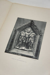 Exposition rétrospective d'art industriel, Bruxelles 1888 : Orfèvrerie religieuse et civile, dinanterie et ferronnerie, publié sous le patronage de l'Union Centrale des Arts Décoratifs.