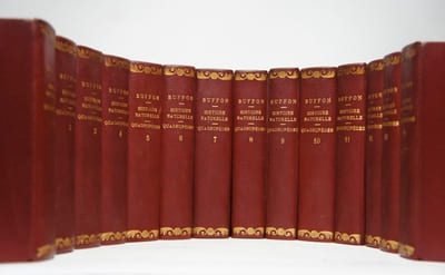 Histoire naturelle, 51 volumes. Buffon : Oiseaux (17 vol.) ; Quadrupèdes (14 vol.). Lacépède : Quadrupèdes, ovipares, serpents (4 vol.); Cétacés (2 vol.) ; Poissons (14 vol.).