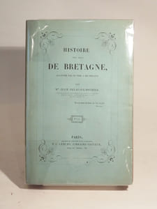 Histoire des ducs de Bretagne, racontée par un père à ses enfants.