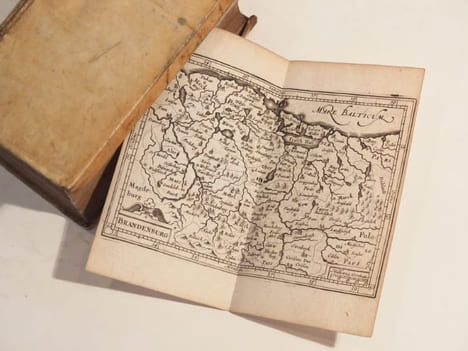 P. Bertii Commentariorum rerum Germanicarum libri tres. Primus, De Germanica veteri, Secundus, A Carolo Magnus deinceps, Tertius, De Uribus.. BERTIUS ...