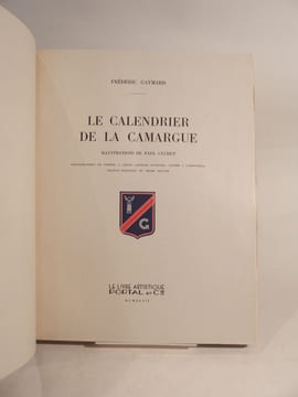 Le Calendrier de la Camargue. Illustrations de Paul Cuchet. Photographies de George à Arles, Georges Gaymard, Augier à Carpentras, Francis Dailloux et ...