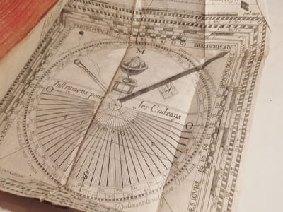 L'Horographie ingénieuse. Contenant des connoissances, & des curiositez agreables, dans la composition des cadrans.  Avec plusieurs propositions remarquables, de gnomonique & astronomie, solidement resolues par les logarithmes artificiels [...]. [Suivi de : ] La Longimetrie ou Geodesie nouvelle. [Et de : ] Tables requises à L'Horographie ingenieuse.