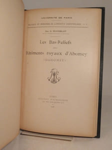 Les bas-reliefs des bâtiments royaux d'Abomey (Dahomey).