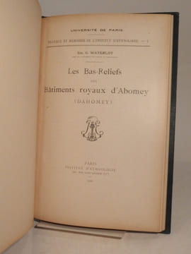 Les bas-reliefs des bâtiments royaux d'Abomey (Dahomey).. WATERLOT (Em. G.)