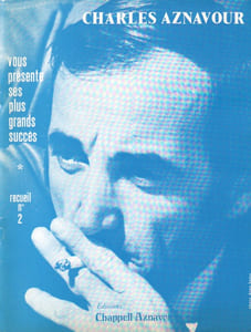 Partition de la chanson : Recueil n° 2 Charles Aznavour Recueil de 13 partitions des plus grands succès de Charles Aznavour, accompagné de quelques photos : - Mourir d'aimer - Non je n'ai rien oublié - Non identifié - L'instant présent - Comme des roses - Ma vie oh ma vie J'ai vécu - S'il y avait une autre toi - Je ne veux plus parler d'amour - Partir - Un par un - Les jours heureux - La lumière       