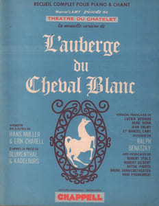 Partition de la chanson : Auberge du cheval blanc ( recueil ) Nouvelle version présentée par Marcel Lamy au Théâtre du Châtelet; opérette en 2 actes de Hans Muller et Erik Charell Recueil complet pour piano et chant : – Pour être un jour aimé de toi – Tout bleu, tout bleu – L’auberge du cheval blanc – Je vous emmènerai sur mon joli bateau – Au joyeux Tyrol – Ainsi va la vie – On a l’béguin – Mon chant d’amour est une valse - Je sais pourquoi -Toi, moi - L'amour est un feu de joie - Ainsi va la vie - Allez Alleluia Auberge du cheval blanc (L') Théâtre du Châtelet