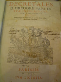 Decretales
D. Gregorii Papae IX
Suae integritati una cum glossis
Restitutae
Cumprivilegio Gregorii XIII Pont. Max.
& alorium principum
Parisiis
MDCI
1601
Cum Licentia
