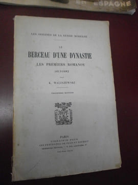 Le berceau d'une dynastie. Les premiers Romanov
1613-1682.. K. Waliszewski