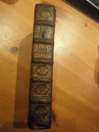 Sacra Biblia. Vulgate Editionis sixti V P M Jussu recognita in tres partes.