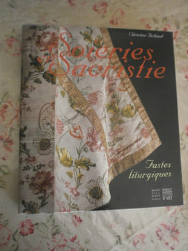 Soieries en Sacristie ; Fastes liturgiques XVIIe - XVIIIe siècles
. Christine Aribaud