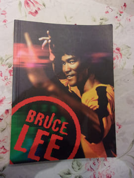 La légende de Bruce Lee - L'image du Dragon.
Métropolitain, 2003. Samuel Hadida & Christophe Gans