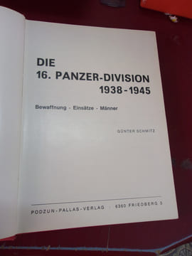 Die 16. Panzer -Division 1938/1945 - Bewaffnung - Einsätze - Manner.
la 16e Panzer Division 1938/1945 - Armement - Opérations - Hommes.. G. Schmitz