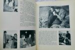 BAZIN, André La Strada. Un Film de Federico Fellini Seuil, Paris, 1955, 116 pp. reliure cartonnée (défraîchie), description illustré du film (dans son ...