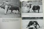 LAFRONT A. (PACO TOLOSA) La Corrida PRISMA. Mai 1948. In-8. Cartonnage d'éditeurs. Couverture abimée, 187 pages. Nombreuses planches de photos en noir ...