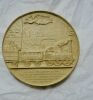 Médaille en plâtre train 52 mm. Medaille en platre, 4 mm de d'epaisseur, dos lisse Brisure au centre dont je vous laisse le soin de la restauration ...