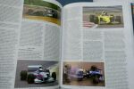 MENARD Pierre La grande encyclopédie de la Formule 1 - Tomes 1 et 2 Chronosports Editeur, 2000. 2 vol. in-4° rel. cart. bleu (25 x 34), sous emboitage ...