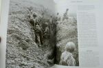 "KEPI BLANC Les grandes pages de la Légion. Képi Blanc 1947-1954 Ed. Italiques, 2002 - 25 x 33 - 256 pp., in 4°, reliure cartonnée (petites coupures ...