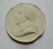 Médaille en plâtre Mozart 42 mm Medaille en platre, 7 mm. d'epaisseur petites accrocs au bord par ailleurs bel etat. Médaille en plâtre Mozart 42 mm
