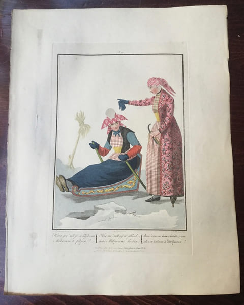 Femme de Hinlopen dans un petit tra&icirc;neau, et jeune fille allant &agrave; patins - "Hinlopensehe Vrouw in eene pridslede (?), en Jonge Dochter op schaatsen". ...