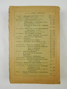 Le Livre des esprits contenant les principes de la doctrine spirite sur l'immortalité de l'âme - La nature des esprits et leurs rapports avec les hommes - Les lois morales - La vie présente - La vie future et l' avenir de l'humanité. Selon l' enseignement donné par les Esprits supérieurs à l'aide de divers médiums recueillis et mis en ordre par Allan Kardec.