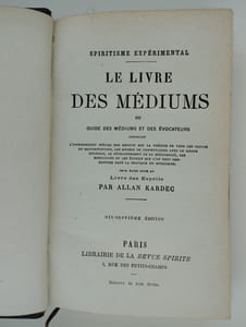 Le livre des médiums ou guide des médiums et des évocateurs conteant l'enseignement spécial des esprits sur la théorie de tous les genres de manifestations, les moyens de communiquer avec le monde invisible, le développement de la médiumnité, les difficultés et les écueils que l'on peut rencontrer dans la pratique du spiritisme. Pour faire suite au livre des esprits.