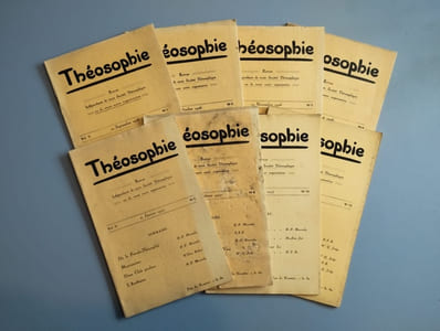 Théosophie. Revue mensuelle. Vol. 2. 8 numéros de septembre 1926 à août 1927. MANQUE les n° 7, 8, 9, 11.