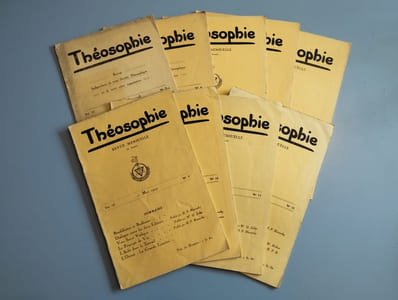 Théosophie. Revue mensuelle. Vol. 4. 9 numéros de septembre 1928 à août 1929. MANQUE les n° 1, 2, 5.
