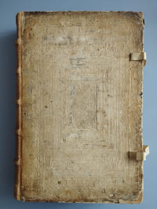 Homeri quae exstant omnia. Ilias, Odyssea, Batrachomyomachia, Hymni, poëmatia aliquot cum latina versione omnium quae circumferuntur emendatiss. Aliquot locis iam castigatiore perpetuis item iustisqŽue in Iliada simul & Odysseam Io. Spondani Mauleonensis commentariis. Pindari quinetiam Thebani Epitome Iliados Latinis versib. & Daretis Phrygij de bello Troiano libri, à Corn. Nepote eleganter latino versi carmine.