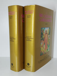 Le sri caitanya-caritamrta Adi-lila. 2 vol. Première partie : Krsnadasa Kaviraja Gosvami glorifie le seigneur et ses compagnons. [Deuxième partie : les divertissements du seigneur].