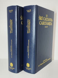 Le sri caitanya-caritamrta Antya-lila. 2 vol. Première partie : Les divertissements de Sri Caitanya Mahaprabhu et de ses compagnons à Jagannatha Puri. [Deuxième partie : L'amour extatique de Sri Caitanya Mahaprabhu].