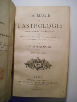La Magie et l'Astrologie dans l'Antiquité et au Moyen Age ou Étude sur les Superstitions païennes qui se sont perpétuées jusqu'à nos jours.. MAURY ...