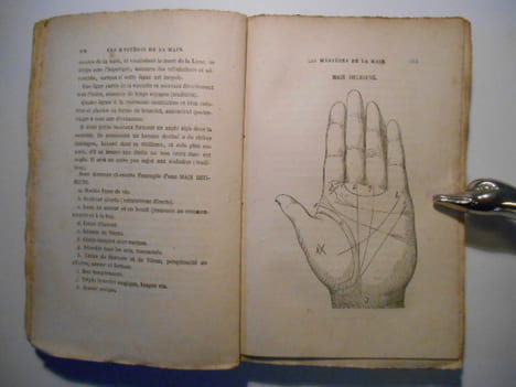 Les mystères de la main révélés et expliqués. Art de connaître la vie, le caractère, les aptitudes et la destinée de chacun d'après la seule ...