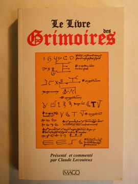 Le Livre des Grimoires. De la magie au Moyen Age.. LECOUTEUX Claude (Présenté et commenté par),