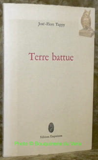 Terre battue.