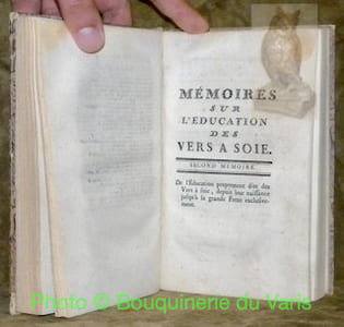 Mémoires sur l'éducation des vers a soie. Divisés en trois partie, avec un Traité sur la Culture des Mûriers, & un sur l’origine du Miel.