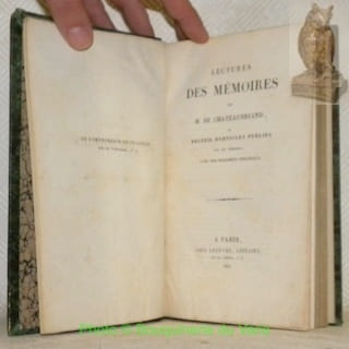 Lectures des Mémoires de M. de Chateaubriand, ou Recueil d’articles publiés sur ces mémoires, avec des fragments originaux.. CHATEAUBRIAND, M. de.