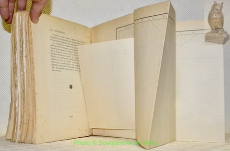 La "Discovery" au Pôle Sud. Ouvrage illustré de 263 gravures et cartes tirées hors-texte,de 16 dessins dans le texte et d'une carte itinéraire de ...
